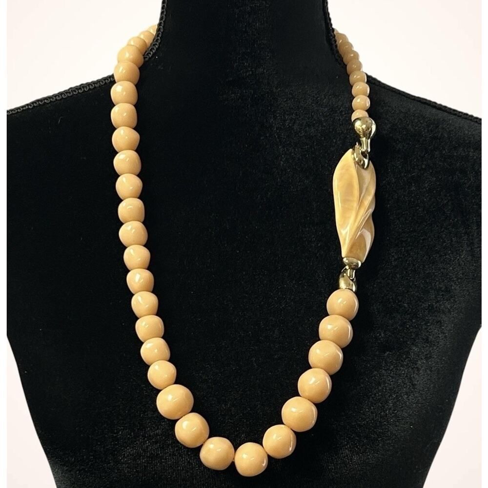Vintage Trifari Necklace Chunky Blush Colored Lucite 70s By Kunio Matsumoto 31” - Picture 3 of 13